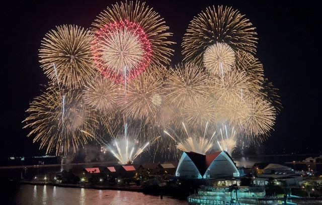 夜空を彩る花火！！